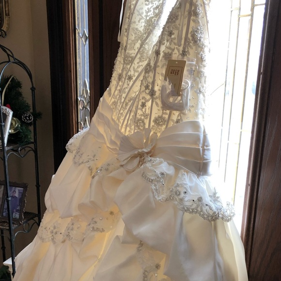 Wedding dress - Picture 12 of 16